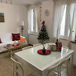 Апартаменты Casa La Wanda - Toscana - 2 Bedroom & Terrace Камайоре